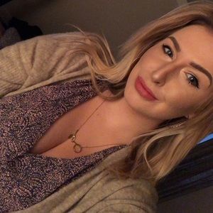 Meet your Posher, Abigail